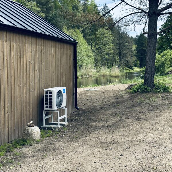 Karkasinio namo galas su kondicionieriumi – matosi vandens telkinys