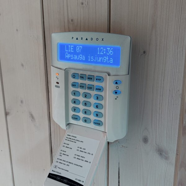 Saugos signalizacijos valdiklis ir namo planas – 50 m² karkasinis projektas