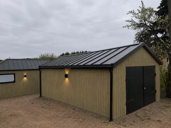 Renovuotas garažas prie naujo L formos 50m2 pilnai karkasinio namo